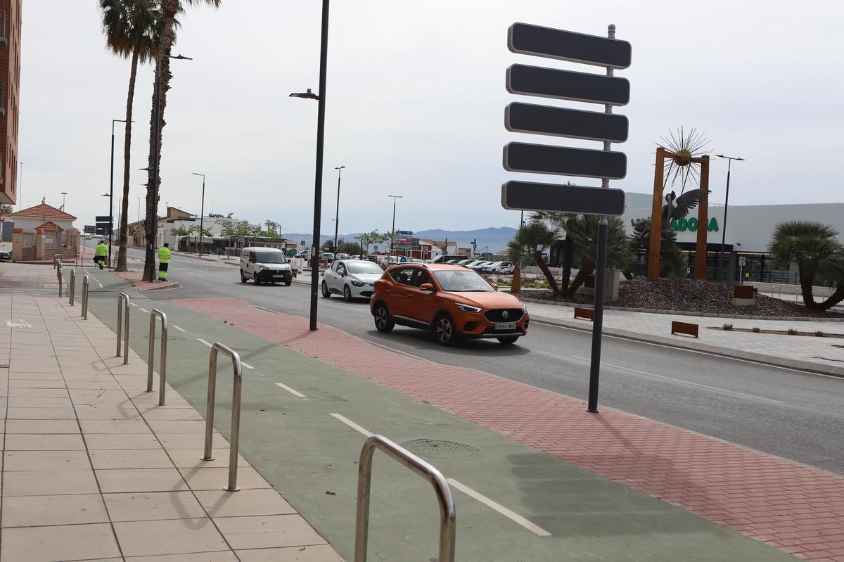 Carril que entra a Lorca desde la zona de 'las palmeras' y seguirá hasta el campus.