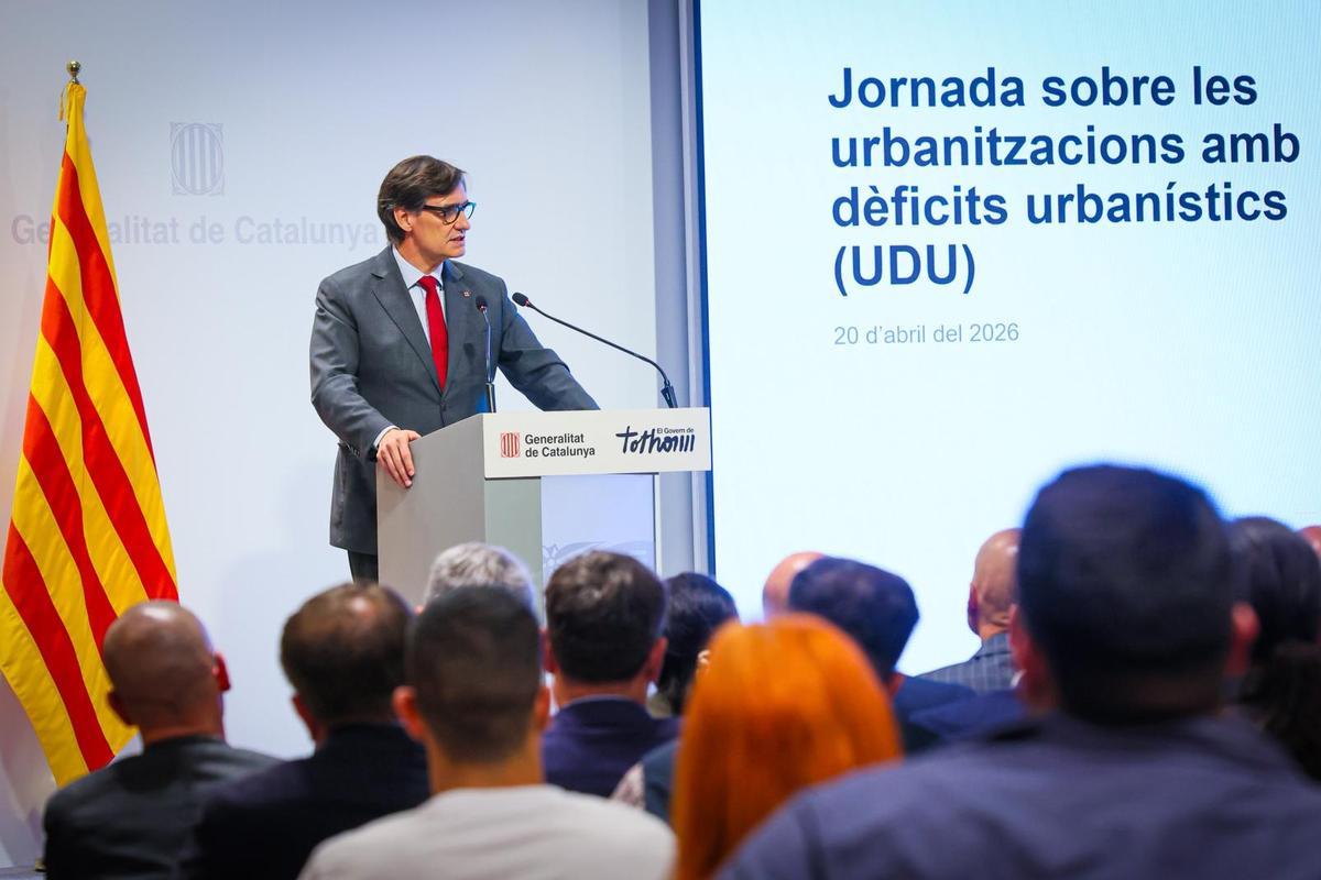 El president Illa explica a los alcaldes la hoja de ruta del Govern sobre las urbanizaciones no legalizadas.