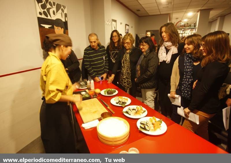 GALERÍA DE FOTOS -- La reconocida cocinera japonesa Taka Sasaki triunfa con su taller de cocina en Vila-real