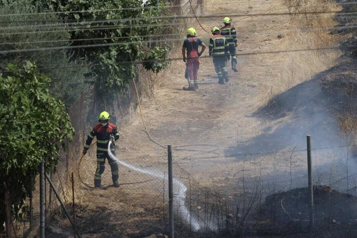 Gran incendio en la carretera del Aeropuerto