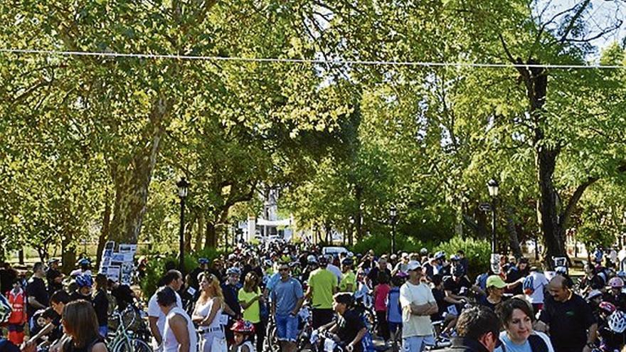 Más de 2.000 personas participan en el XXXV Día de la Bicicleta