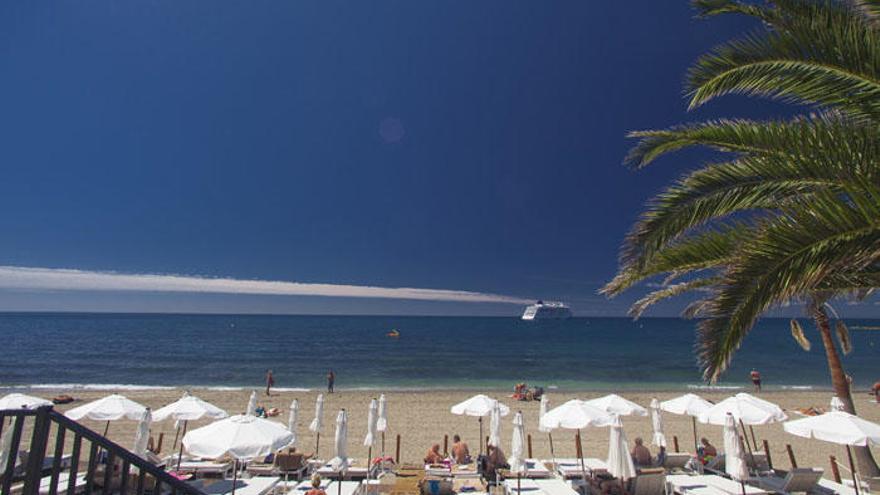 Aspecto que presenta una de las playas del litoral de Marbella.