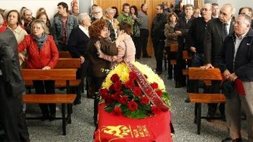 Momento del funeral de la ex guerrillera Remedios Montero, &quot;Celia&quot;, ayer en Alfafar.