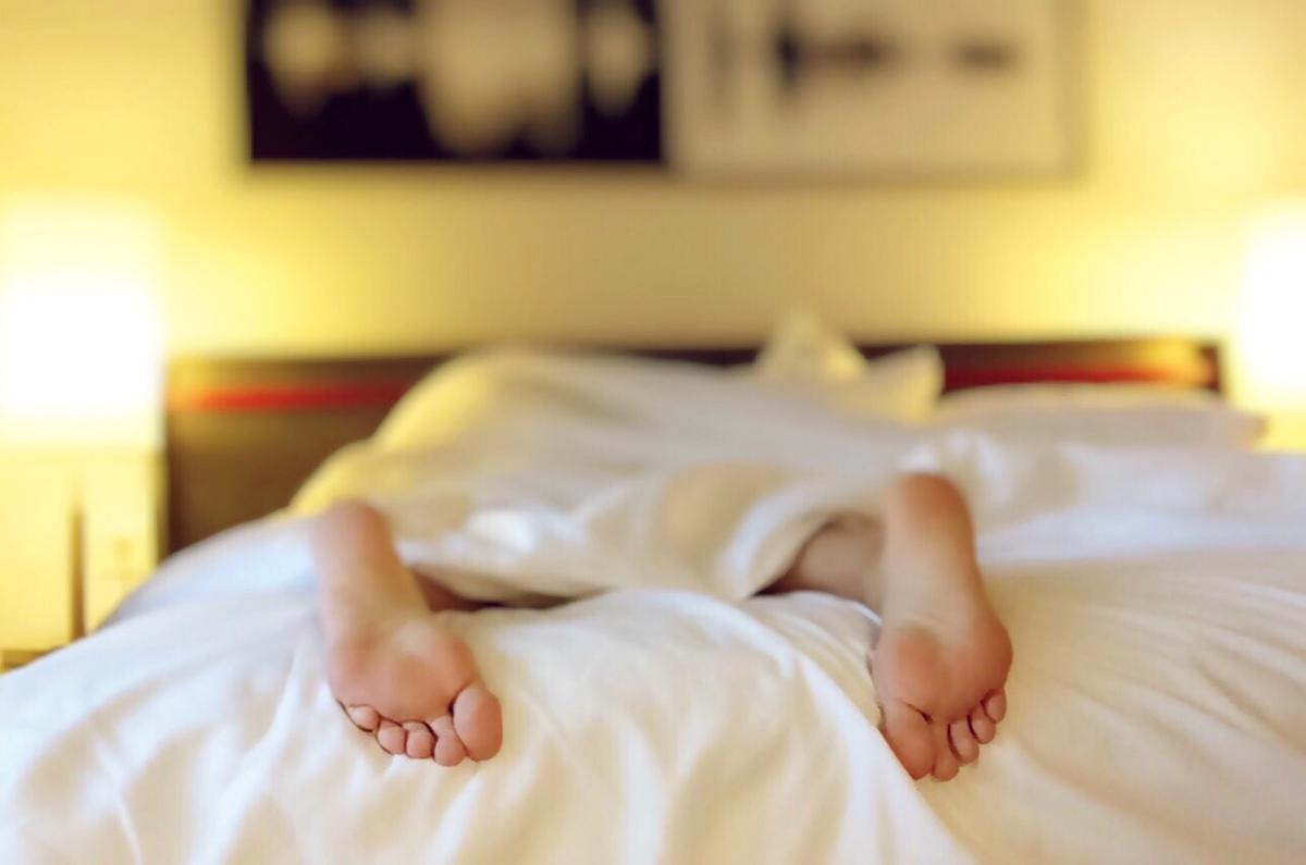 ¿És millor dormir nu o en pijama?