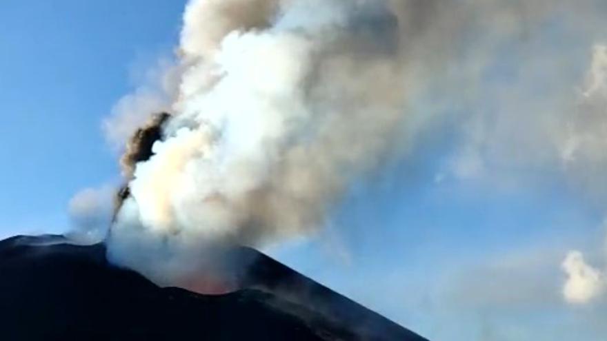 Así amanece el volcán de La Palma el día 40 desde su erupción