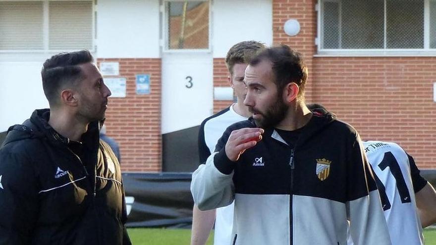 Xesco Ortiz durante un entrenamiento del Carcaixent.