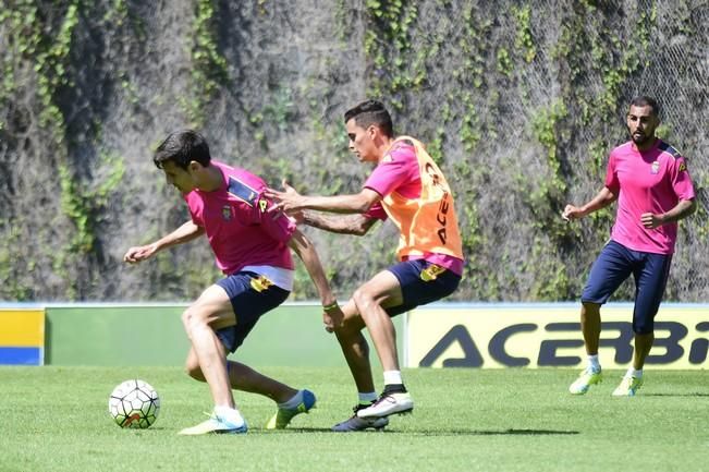 Entrenamiento de la UD Las Palmas en Barranco ...