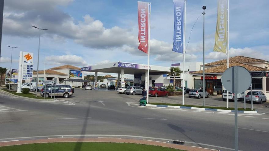 Vista general de la estación de servicio en la que Grupo Intercon desarrolla su actividad en la carretera de Espinardo-Altorreal