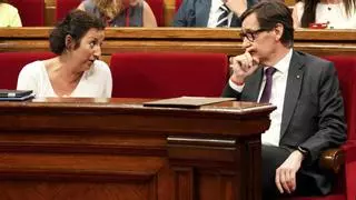 El Parlament aplaza la nueva tasa turística y prepara otra propuesta para otoño