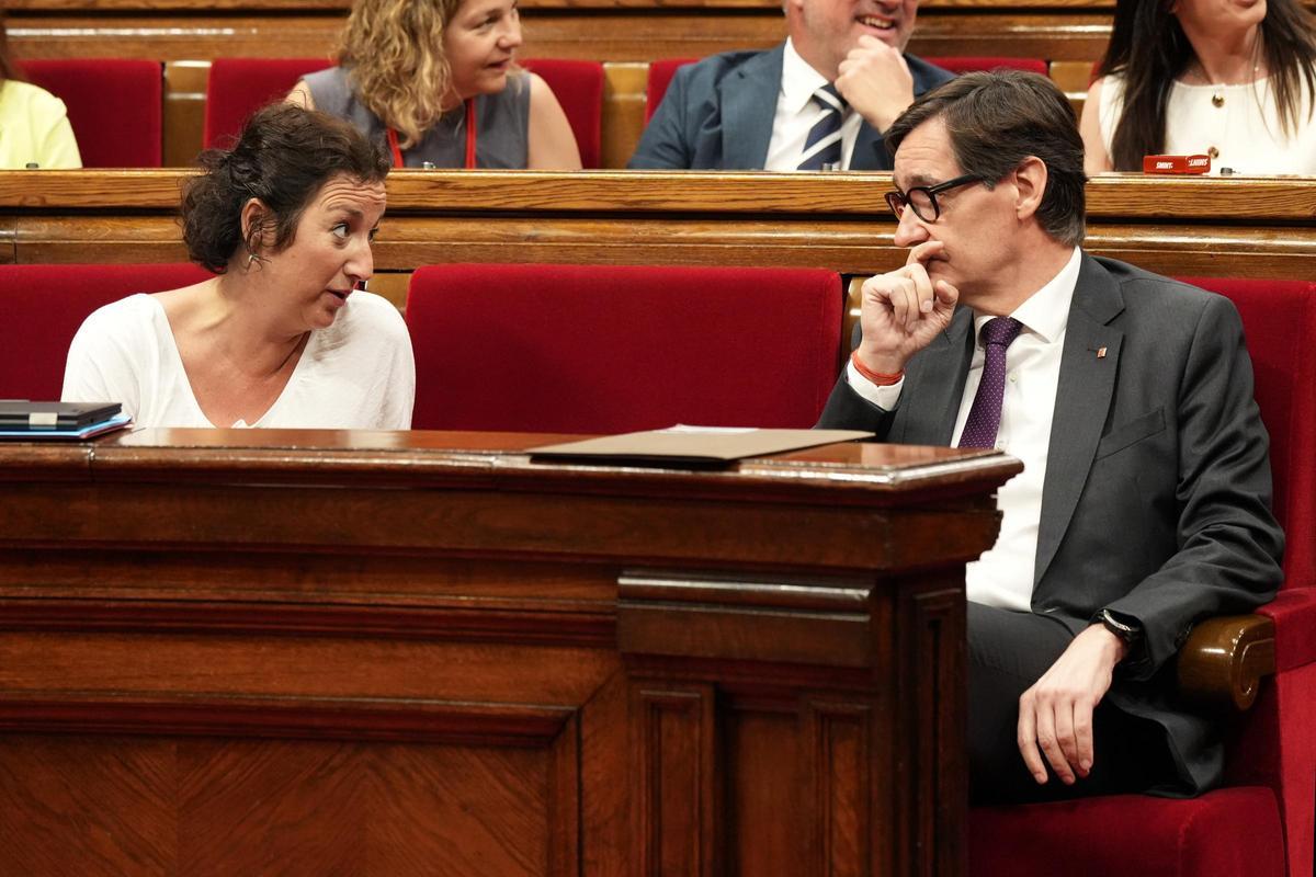 La consellera Alícia Romero y el president Salvador Illa este miércoles en el Parlament. La consellera Alícia Romero y el president Salvador Illa este miércoles en el Parlament.