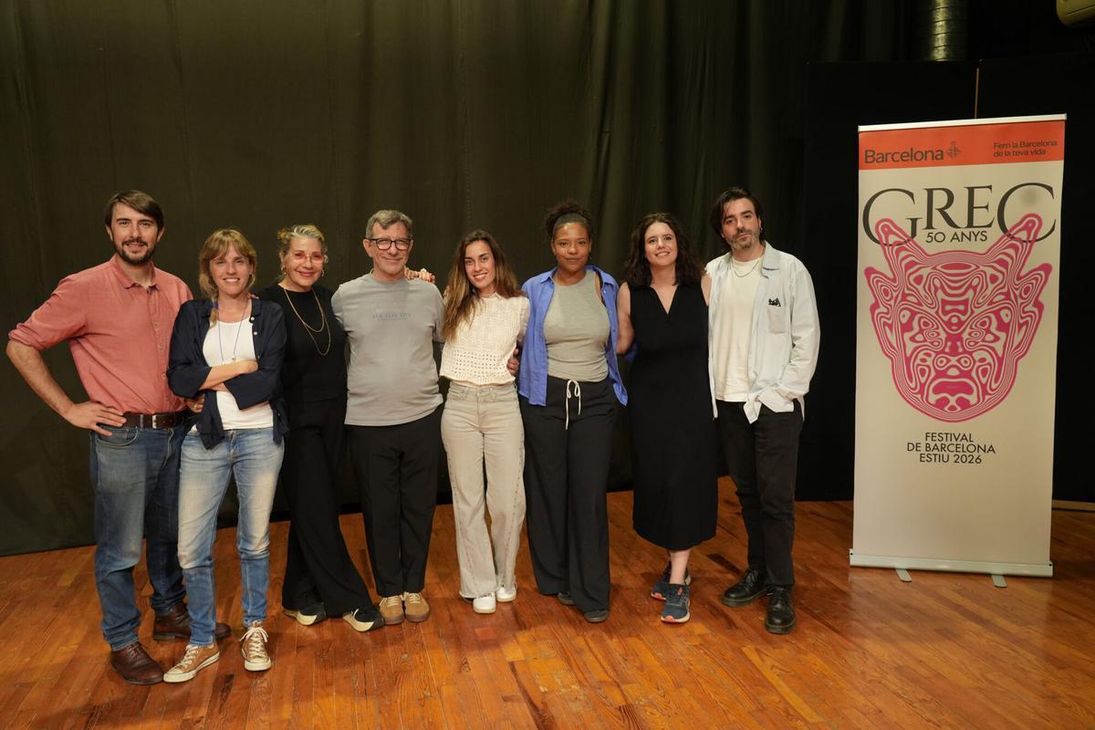 El repartiment de 'La truita' amb Emma Vilarasau, Jordi Boixaderas, Sara Espígul, Miranda Gas, Júlia Bonjoch, Arnau Puig, Marc Bosch i Tai Fati
