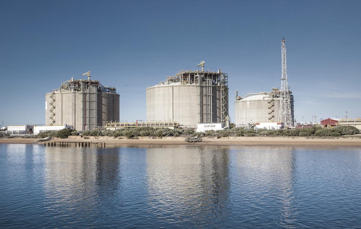 Planta de regasificación de Enagás en Huelva. 