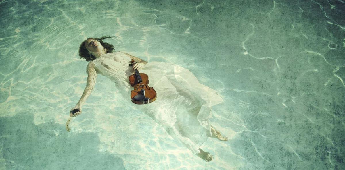 El agua a través de un violín