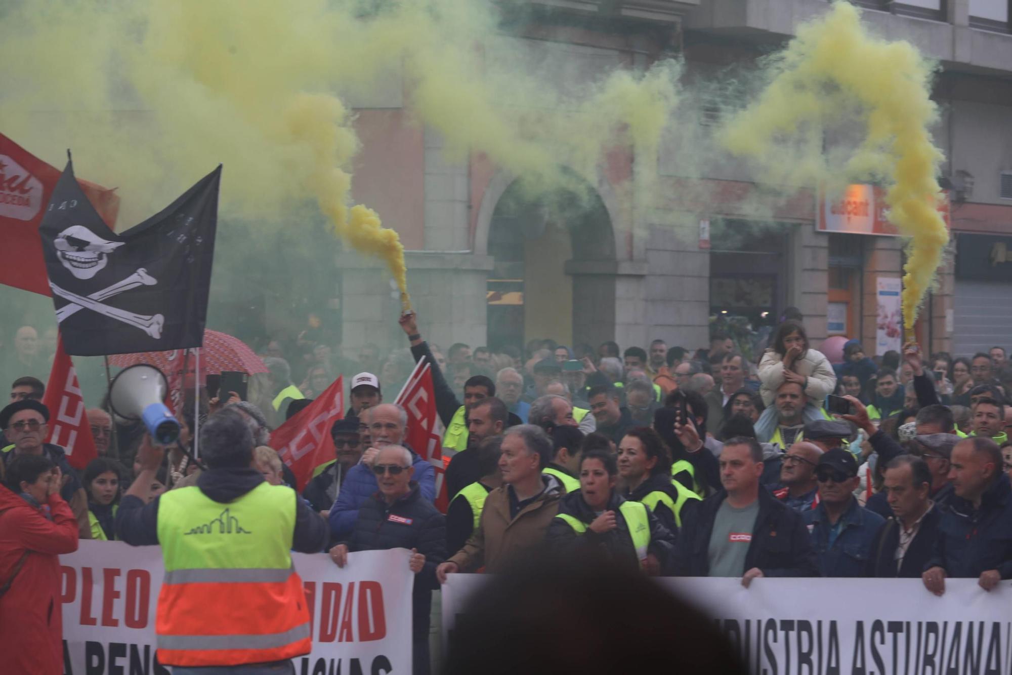 EN IMÁGENES: El avance de la protesta contra la cierre de Saint-Gobain en Avilés