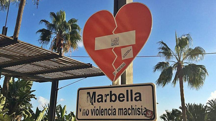 Una señal contra la violencia de género en Marbella.