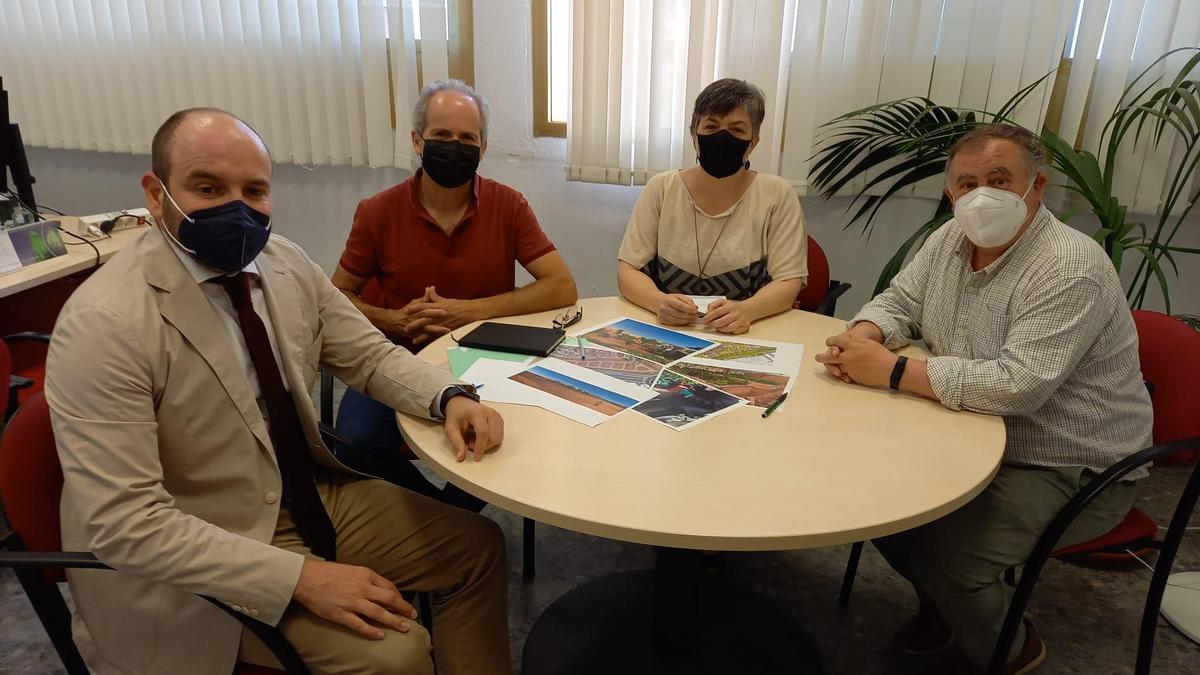 Reunión de la Delegación de Inclusión y Accesibilidad del Ayuntamiento de Córdoba, el Imgema y la Federación de Asociaciones Vecinales Al-Zahara.