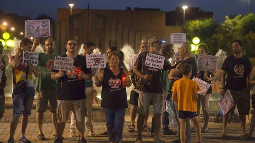 Protestan contra los cortes de luz y de agua