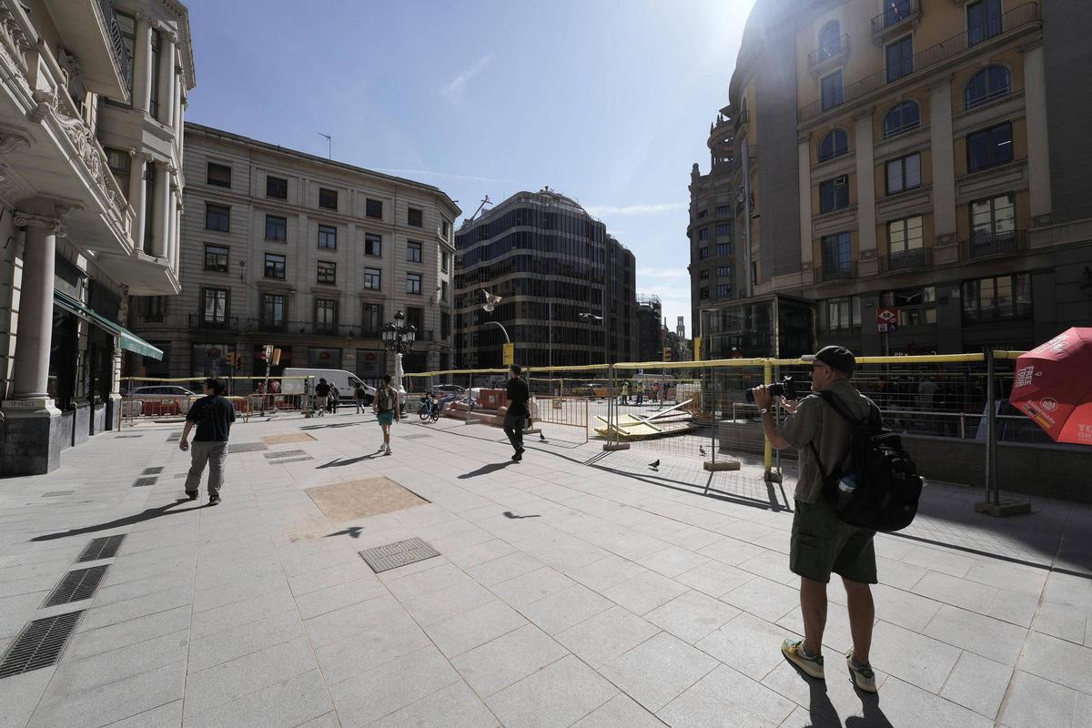 La zona de Jaume I empieza a transformarse en plataforma única a su paso por la plaza del Àngel