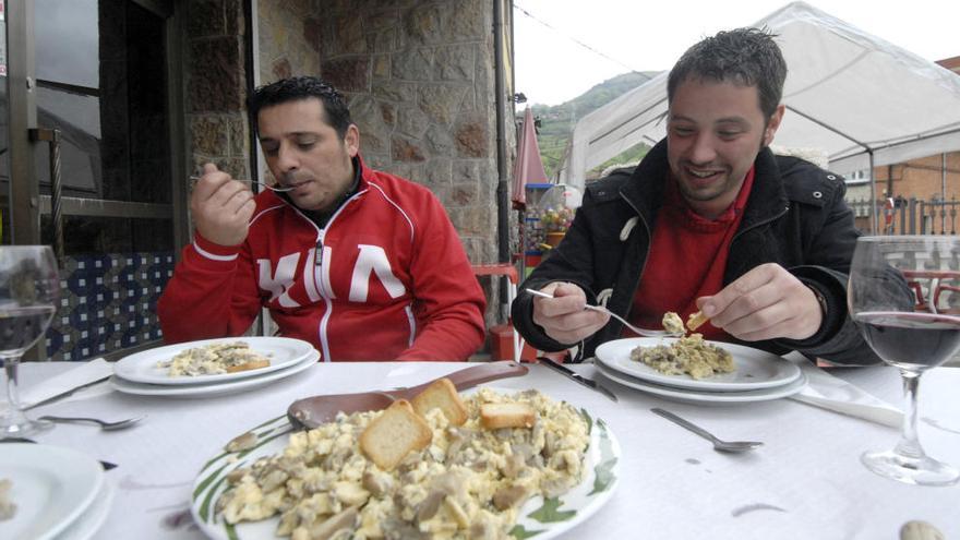 La comarca del Camín Real de la Mesa disfruta de los platos con setas silvestres