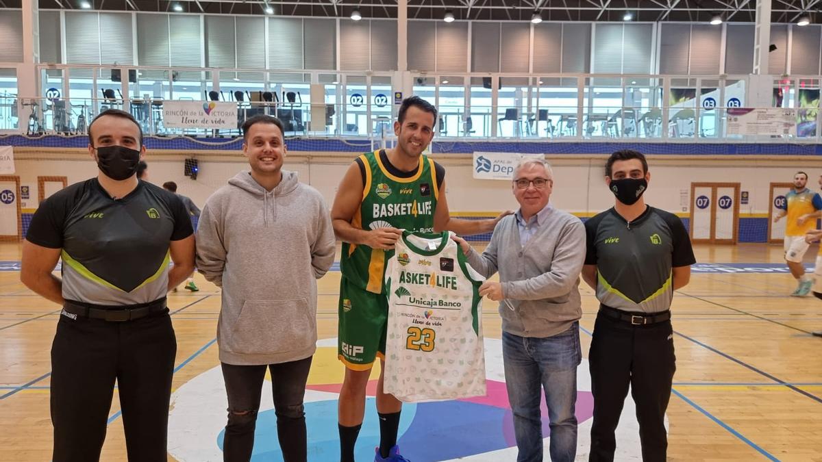 Presentación de la camiseta en honor a las enfermeras.