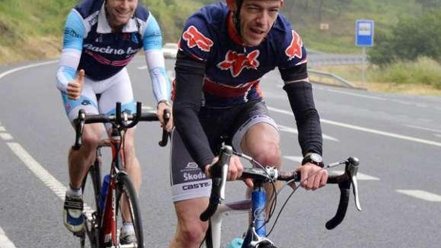 Los deporitistas supervisaron ayer el recorrido en bicicleta.