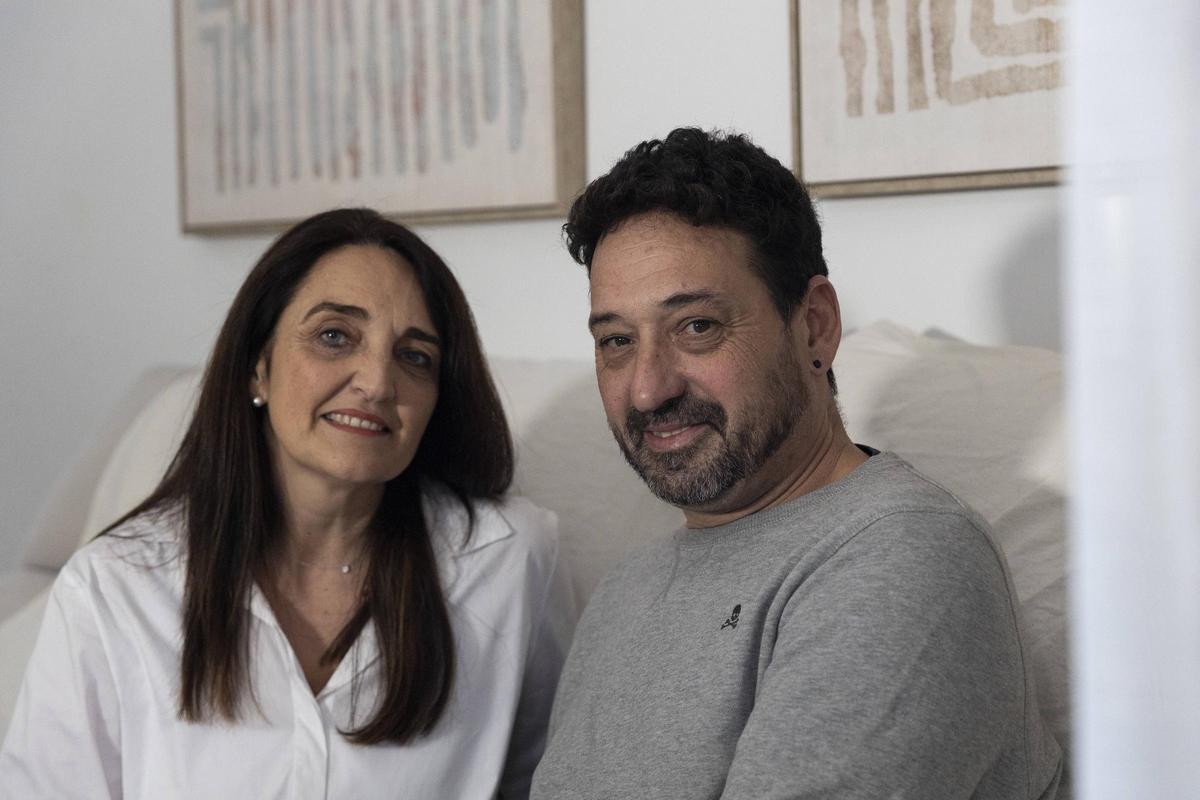 Silvia Manzano, que perdió un bebé a los ocho meses de gestación, fotografiada en su casa de Rubí, Barcelona