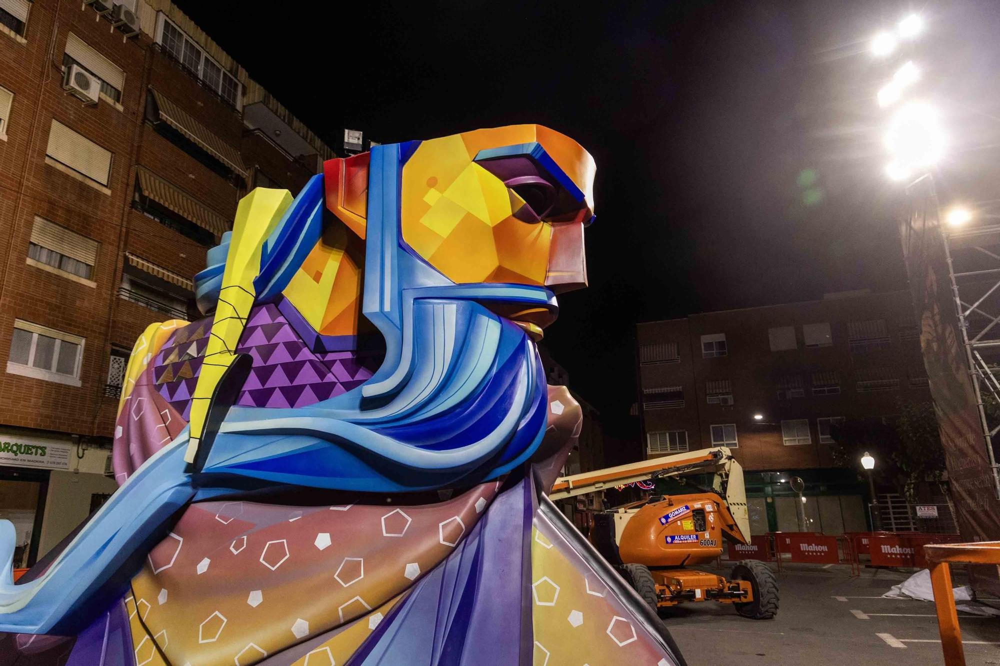 Las primeras piezas de las Hogueras Especiales 2024 ya se exhiben en las calles de Alicante