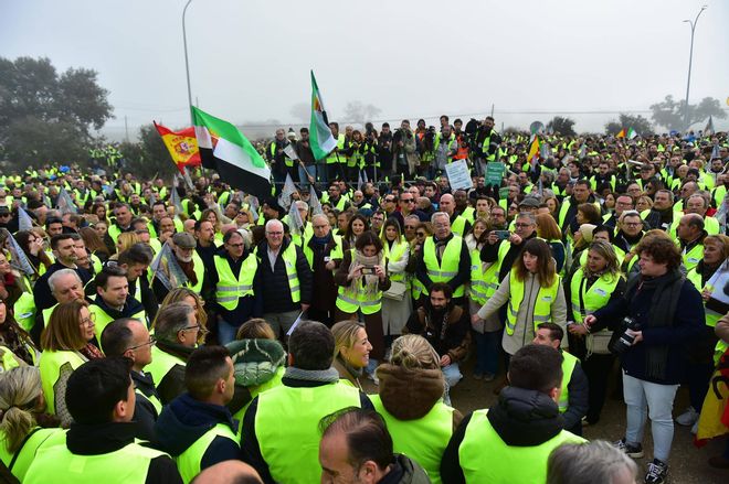 La manifestación contra el cierre de la Central Nuclear de Almaraz, en imágenes
