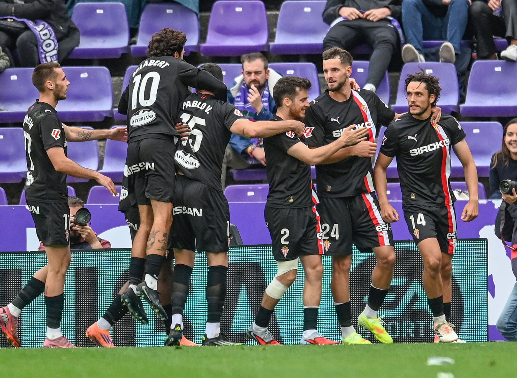EN IMÁGENES: El Valladolid-Sporting disputado en Zorrilla con notable presencia de La Mareona