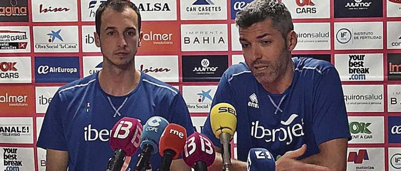 Ãlex HernÃ¡ndez y Carles BiviÃ , ayer durante su comparecencia para valorar al rival en el play-off.