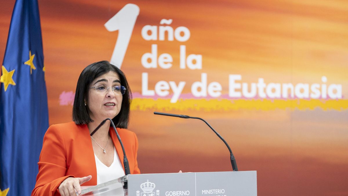 La ministra de Sanidad, Carolina Darias, interviene durante el acto conmemorativo '1 año de la Ley de la Eutanasia', en la sede del Ministerio, a 24 de junio de 2022, en Madrid (España). El acto se celebra con motivo del primer aniversario de la entrada en vigor de la Ley Orgánica 3/2021, de 24 de marzo, de Regulación de la Eutanasia. Durante el evento, enmarcado en el programa 'Salud x Cultura' que impulsa el Ministerio de Sanidad, también se proyecta el cortometraje documental 'El viaje a Islandia', de César Vallejo de Castro, y se celebra un debate posterior con la participación de personas expertas en el área. 24 JUNIO 2022;EUTANASIA;MEDICINA;SUICIDIO ASISTIDO;DEBATE A. Pérez Meca / Europa Press 24/06/2022