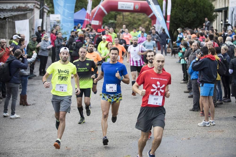 Más de medio millar de personas se citaron esta mañana en Coruxo para recorrer la zona quemada en octubre de 2017.