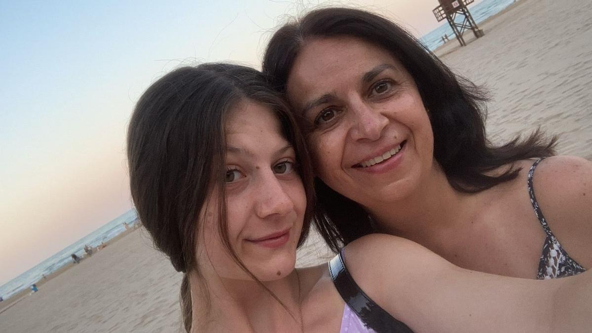 Isabel junto a su madre con quien tenía un vínculo muy especial