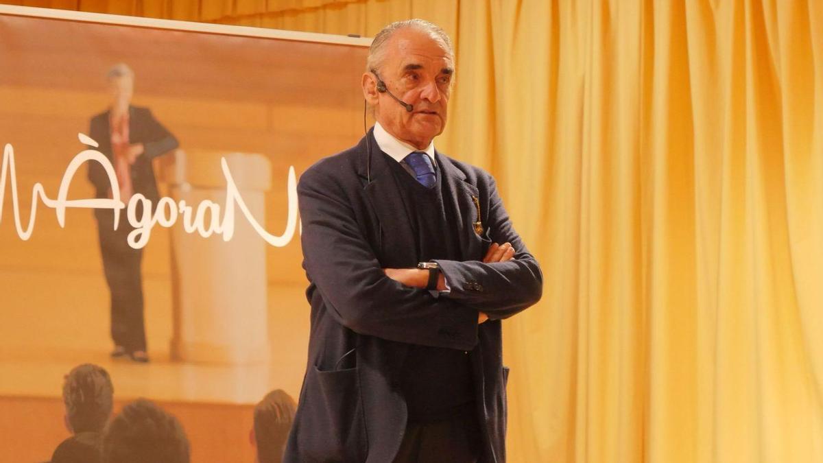 Vídeo: Mario Conde congrega a cientos de personas en Nules