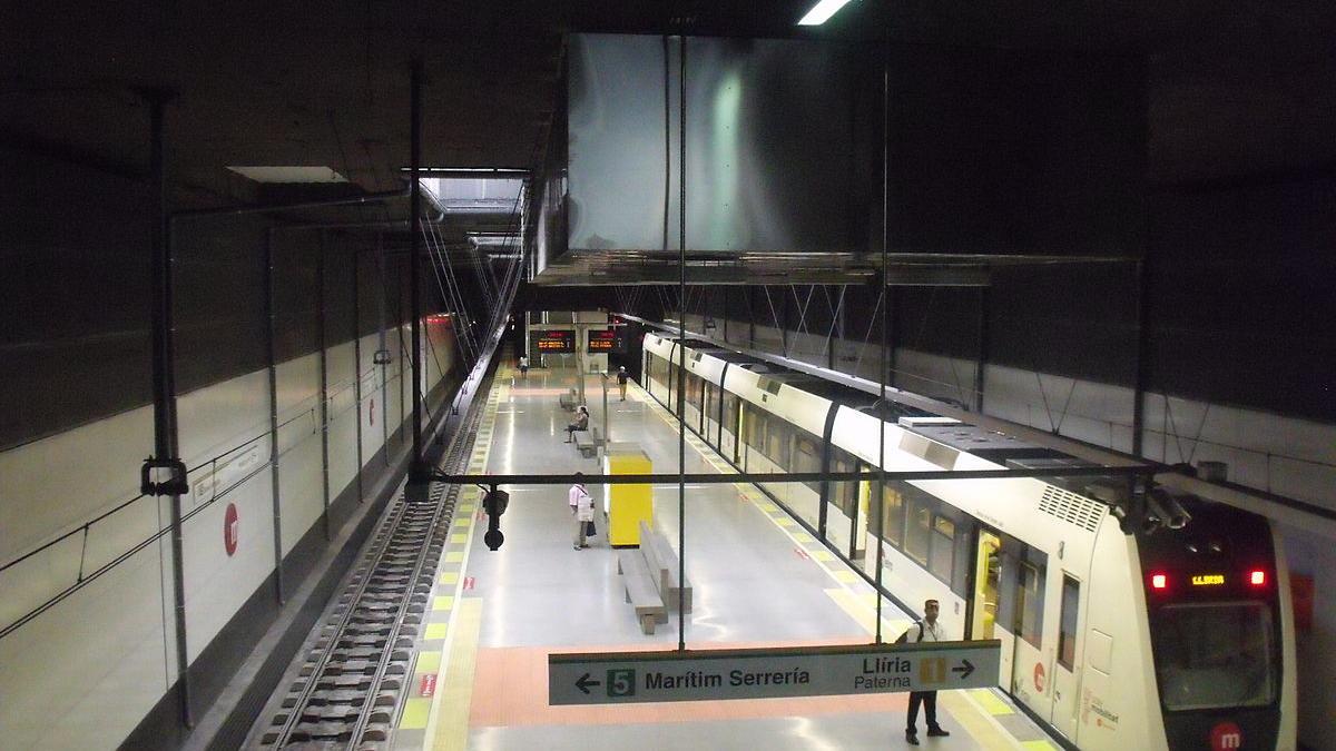 Estació de metro Avinguda de Torrent.