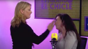Amparo Larrañaga le da un bofetón a Victoria Martín