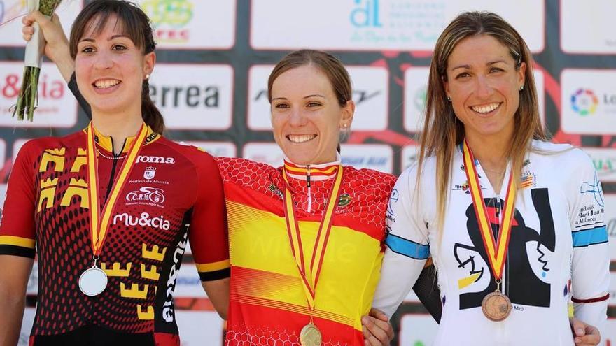 Podio del Nacional, con Gloria Rodríguez, Anna Sanchís en el centro y Mavi García.