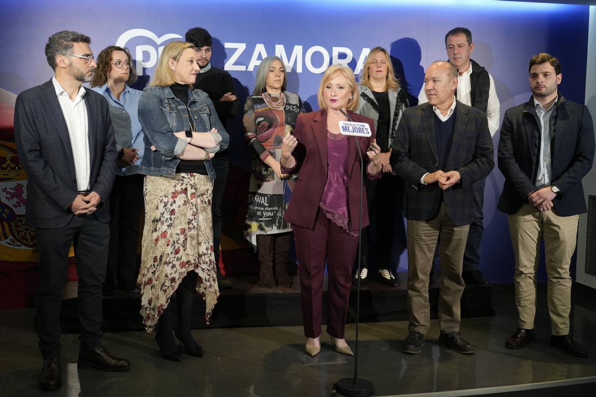 De izquierda a derecha. Arriba: Esther Sánchez, Santiago Moral, Ana Isabel Castaño, Ainhoa Aranguren y Juan Carlos Bueno. Debajo: José Luis Barrigón, Isabel Blanco, Leticia García, José María Barrios y Juan del Canto.