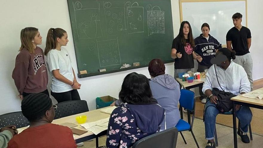 Los alumnos del instituto de Son Rullán de Palma aprenden a ser los empresarios del futuro