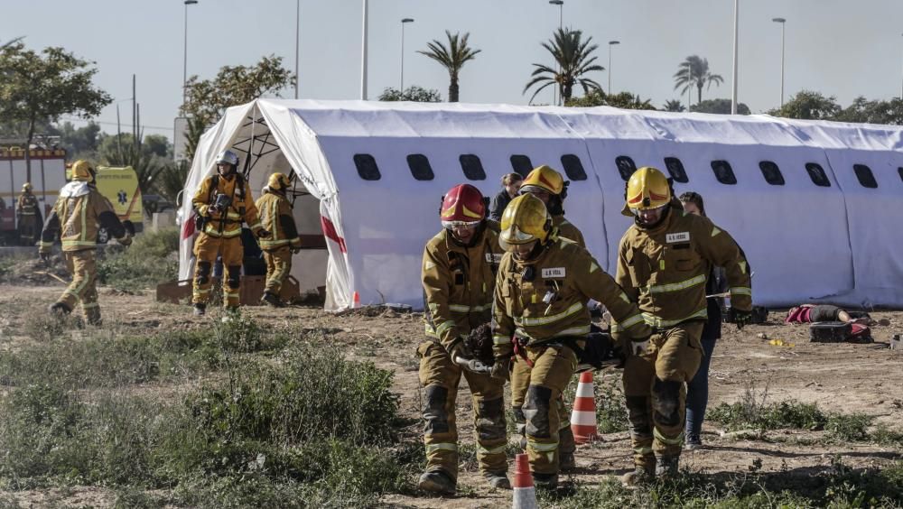 Más de 500 efectivos participan en un simulacro de accidente aéreo