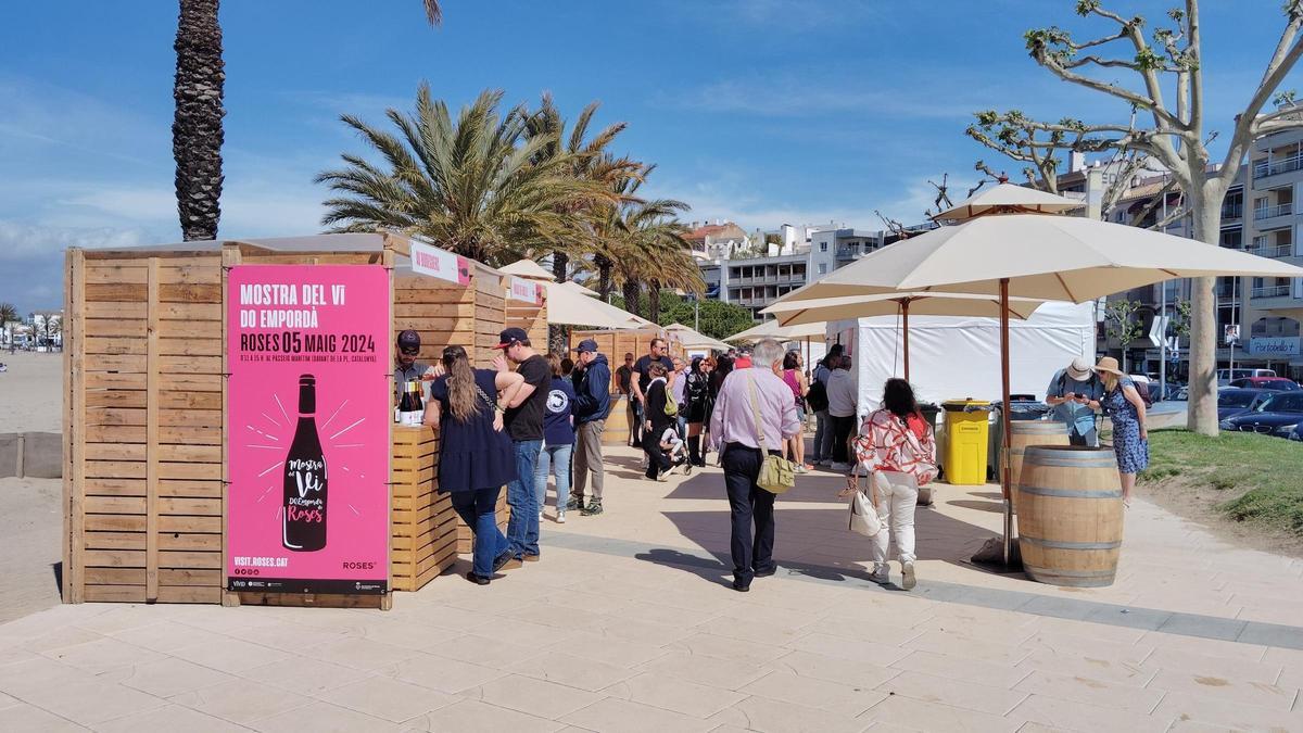 La Mostra del Vi de Roses ofereix la possibilitat de tastar, en un mateix espai i dia, diferents productes enològics elaborats pels millors cellers de l'Empordà.