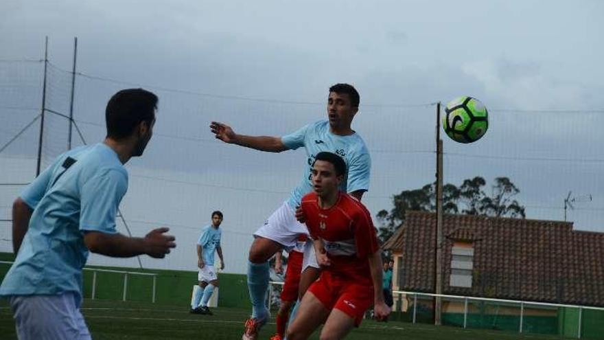 Un partido anterior del Beluso ante el Gran Peña. // Gonzalo Núñez