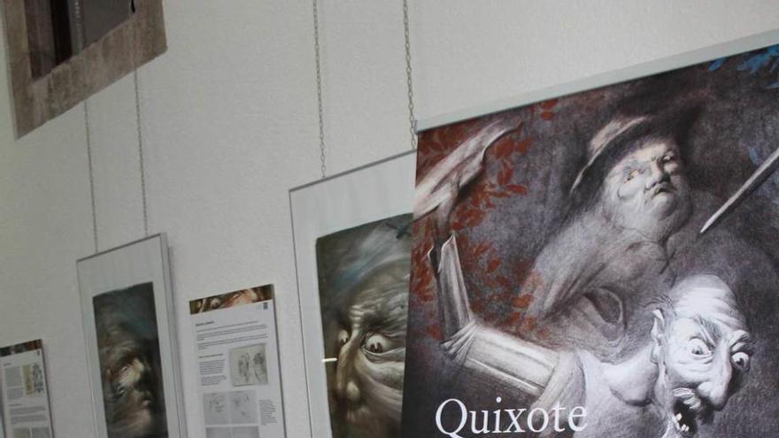 Detalle de la exposición &quot;Quixote ilustráu&quot;, en el patio de la Casa de Cultura de Grado.
