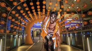 Una "espeluznante" noche en Puerto Venecia entre zombies para celebrar Halloween