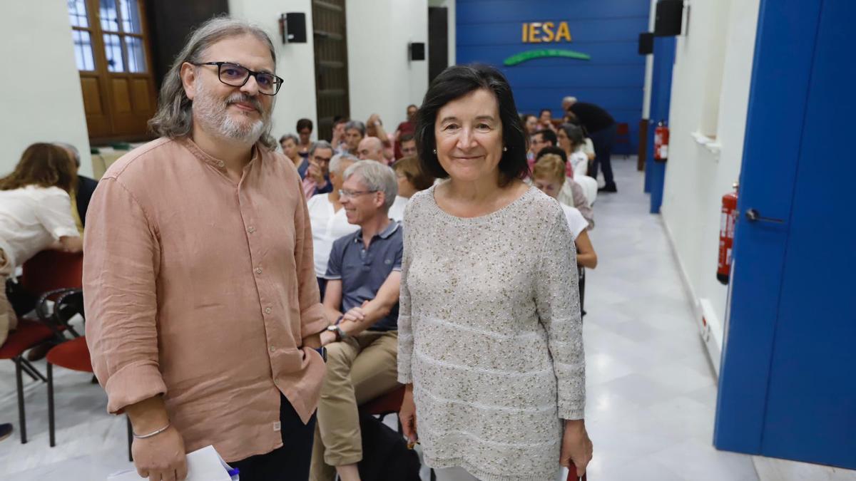 Rafael Serrano e Inés Alberdi, al inicio de la conferencia inaugural del IESA.