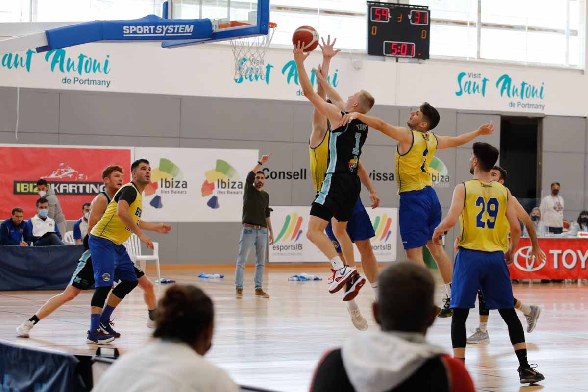 El CB Sant Antoni se ha clasificado para disputar la fase de ascenso a la LEB Plata, tras ganar en el partido decisivo al BBA Castelldefels por 95-67