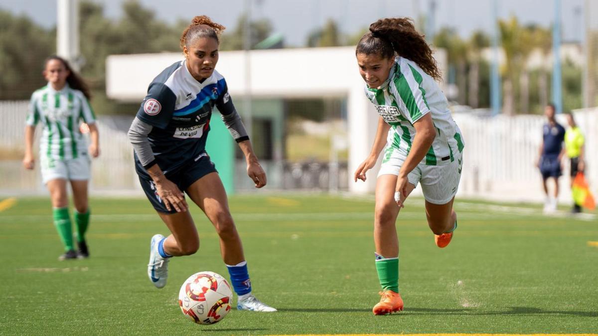Un momento del partido de ayer en la Ciudad Deportiva Rafa Gordillo. | Real Betis