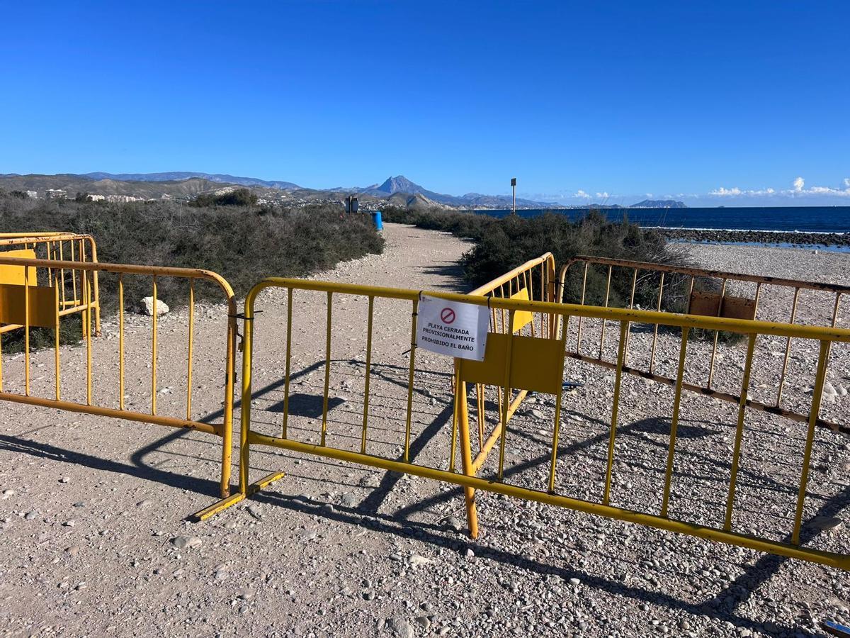 Acceso a la playa con vallas, la semana pasada