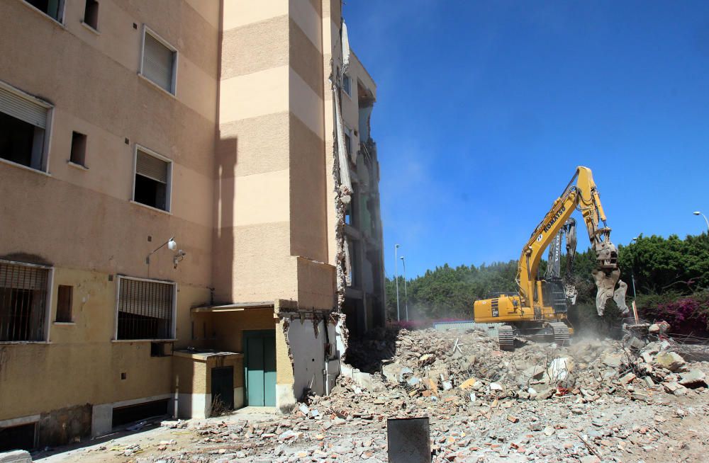 Comienzan las obras de derribo del antiguo hospital de la Cruz Roja