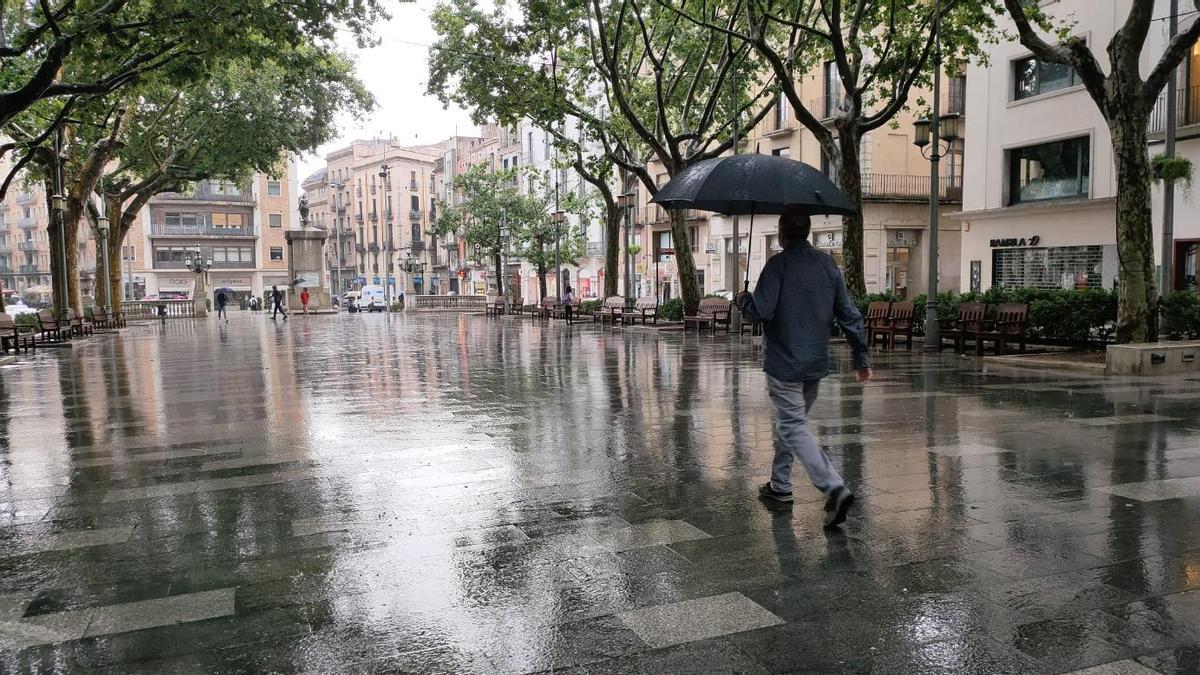 La Rambla de Figueres en un dia de pluja